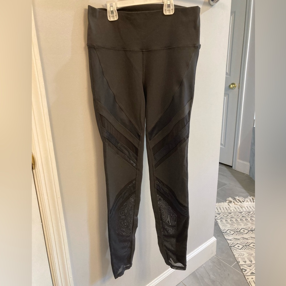 Alo gray mesh cut out leggings full length 14” waist fit like a large